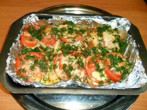 Как запечь горбушу с помидорами и сыром в духовке: пошаговый рецепт