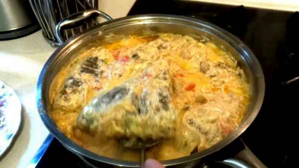 Как потушить карася на сковороде и в мультиварке