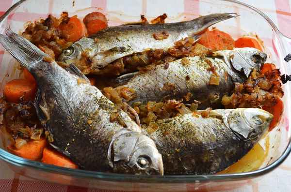 Как приготовить карася в духовке в фольге