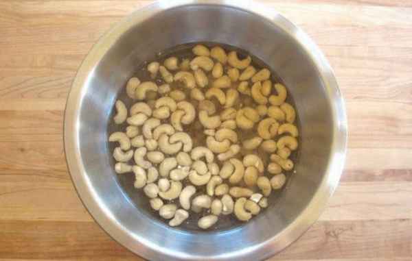 Замачивание орехов кешью