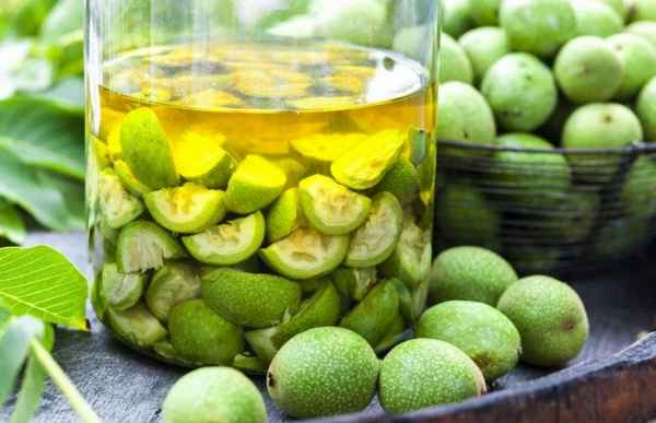 Польза и вред зелёного грецкого ореха