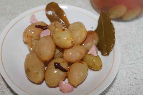 Как мариновать виноград с горчицей?