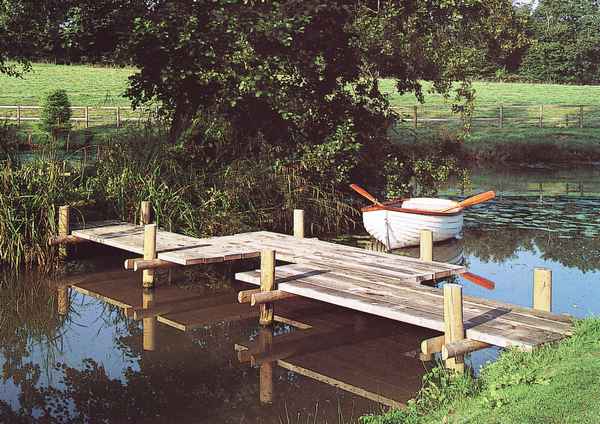 Как сделать помост на пруду своими руками