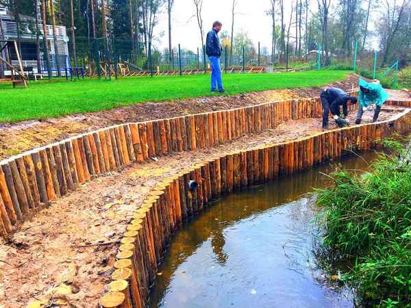 Укрепление берега водоёма на дачном участке, основные способы и чем можно укрепить