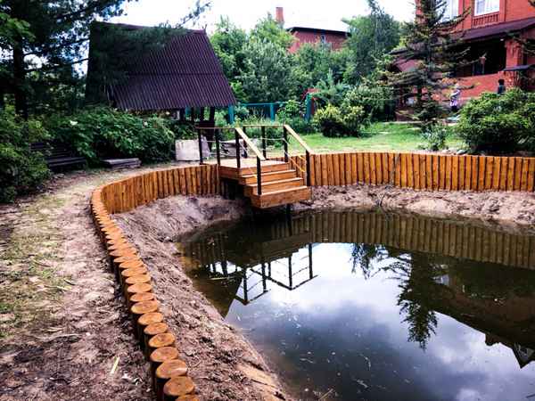 Как правильно укрепить пруд лиственницей