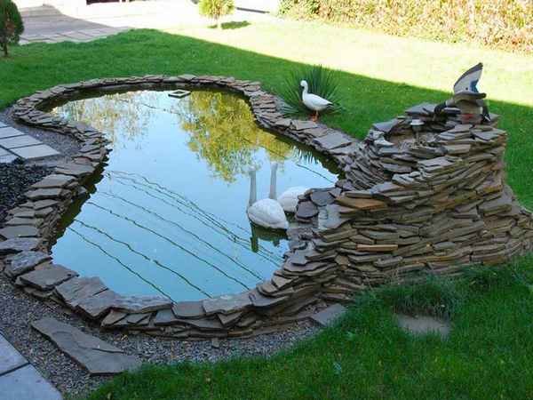 Как сделать и оформить декоративный пруд
