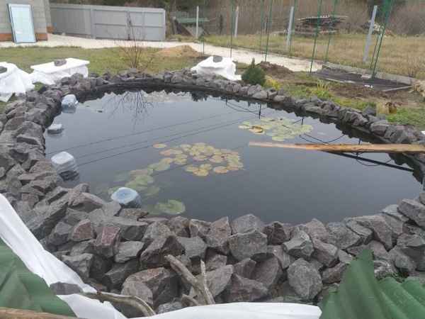 Как подготовить пруд на зиму: чем накрыть и как утеплить