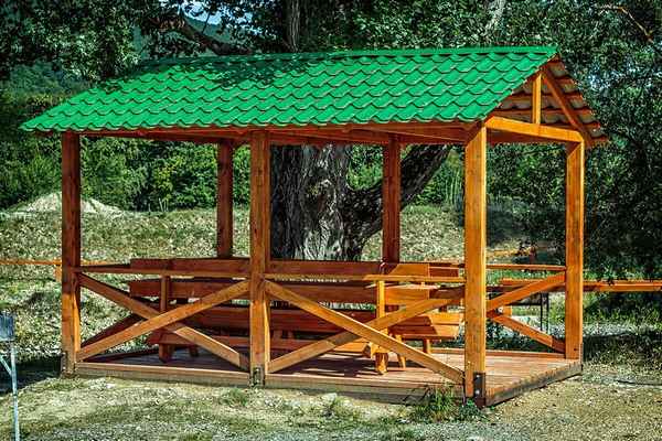 Как самостоятельно построить беседку на даче