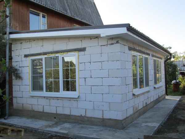 Как пристроить к дому веранду из пеноблоков или газобетона