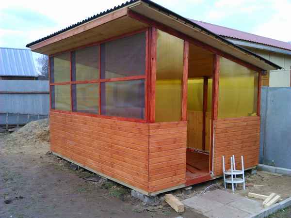 Обшивка садовой беседки листами из поликарбоната своими руками