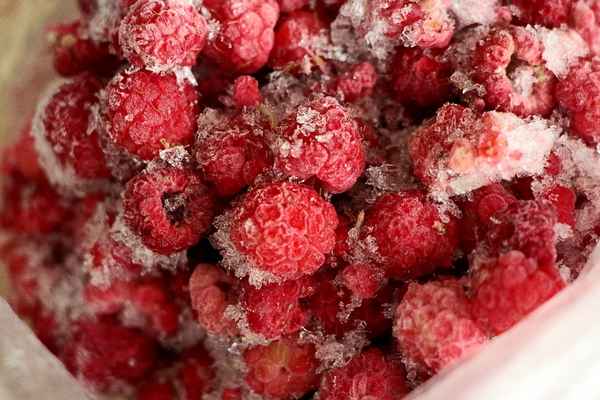 Польза и вред замороженной малины