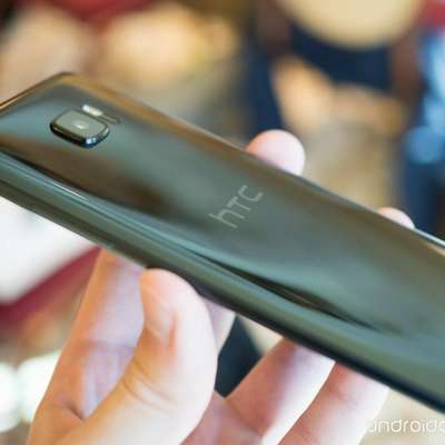 Стартуют продажи HTC U Ultra с сапфировым стеклом