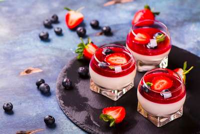 Летнее меню: готовим вкусные фруктово-ягодные десерты с помощью кухонных помощников