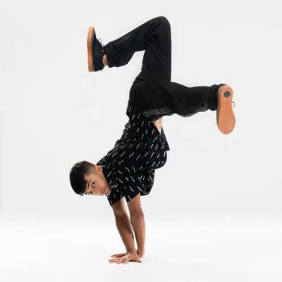 Брюки для уличных танцев чёрные мужские DOMYOS - купить в интернет-магазине