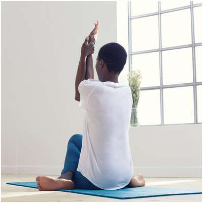 ФУТБОЛКА ДЛЯ МЯГКОЙ ЙОГИ ЖЕНСКАЯ ИЗ БИОХЛОПКА БЕЛАЯ KIMJALY - купить в интернет-магазине