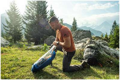 Чехол компрессионный герметичный для хранения вещей в походах - 25 литров FORCLAZ - купить в интернет-магазине