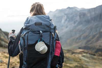 КУРТКА FORCLAZ 100 ЖЕН. QUECHUA - Походы_женщины Походы, кемпинг - В продаже...