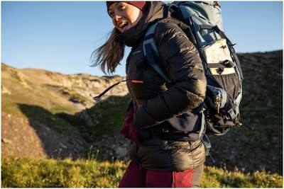 КУРТКА FORCLAZ 900 ЖЕН. QUECHUA - Походы_женщины Походы, кемпинг - В продаже...