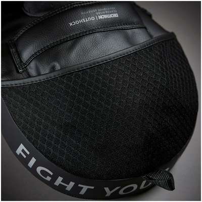 ЛАПЫ БОКСЕРСКИЕ 500 ЧЕРНЫЕ ИЗОГНУТЫЕ С ЗАСТЁЖКОЙ OUTSHOCK - купить в интернет-магазине