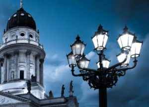  ЖКХ для освещения подъезда жилого дома: обзор современных энергосберегающих и светодиодных вариантов, преимущества датчиков движения, антивандальные решения