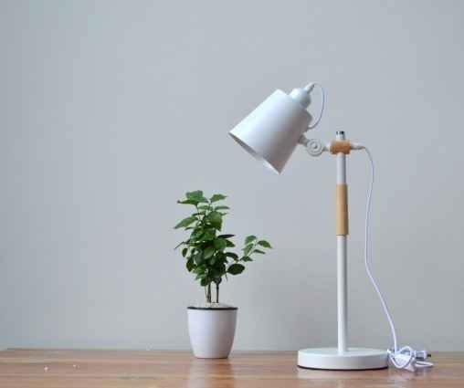 Как прикрепить настольную лампу к столу: способы установить, варианты крепления, инструкция, как просто прикрутить светильник