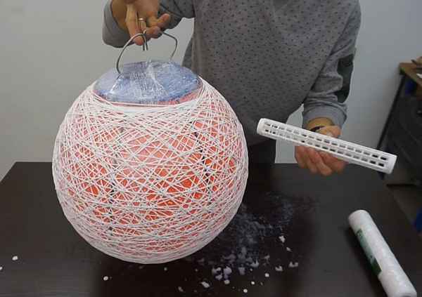 Люстра из ниток своими руками: пошаговая инструкция, как сделать абажур с помощью шарика, тканевый и вязаный плафоны